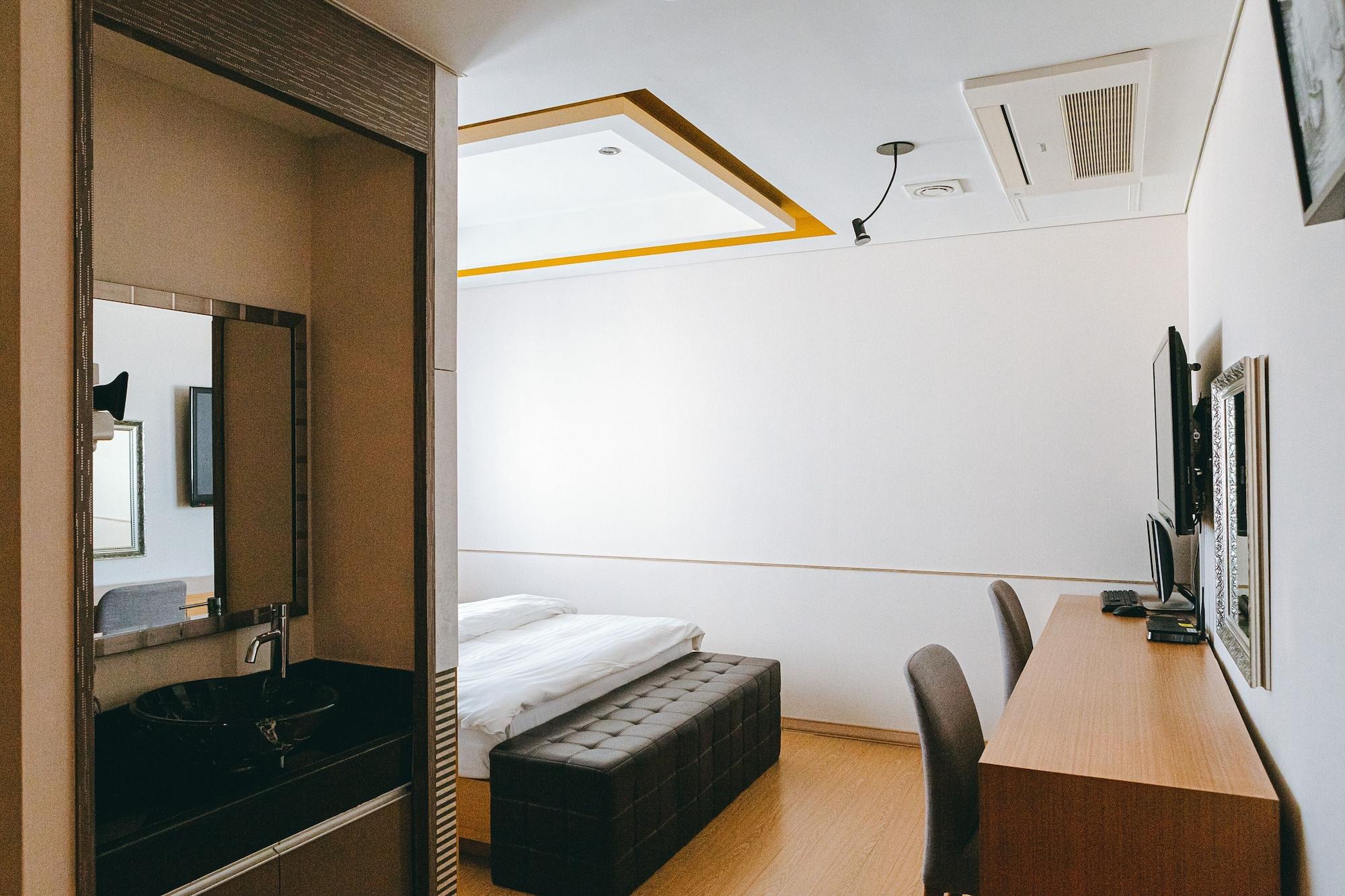 Gallery Tourist Hotel Tongyeong Ngoại thất bức ảnh