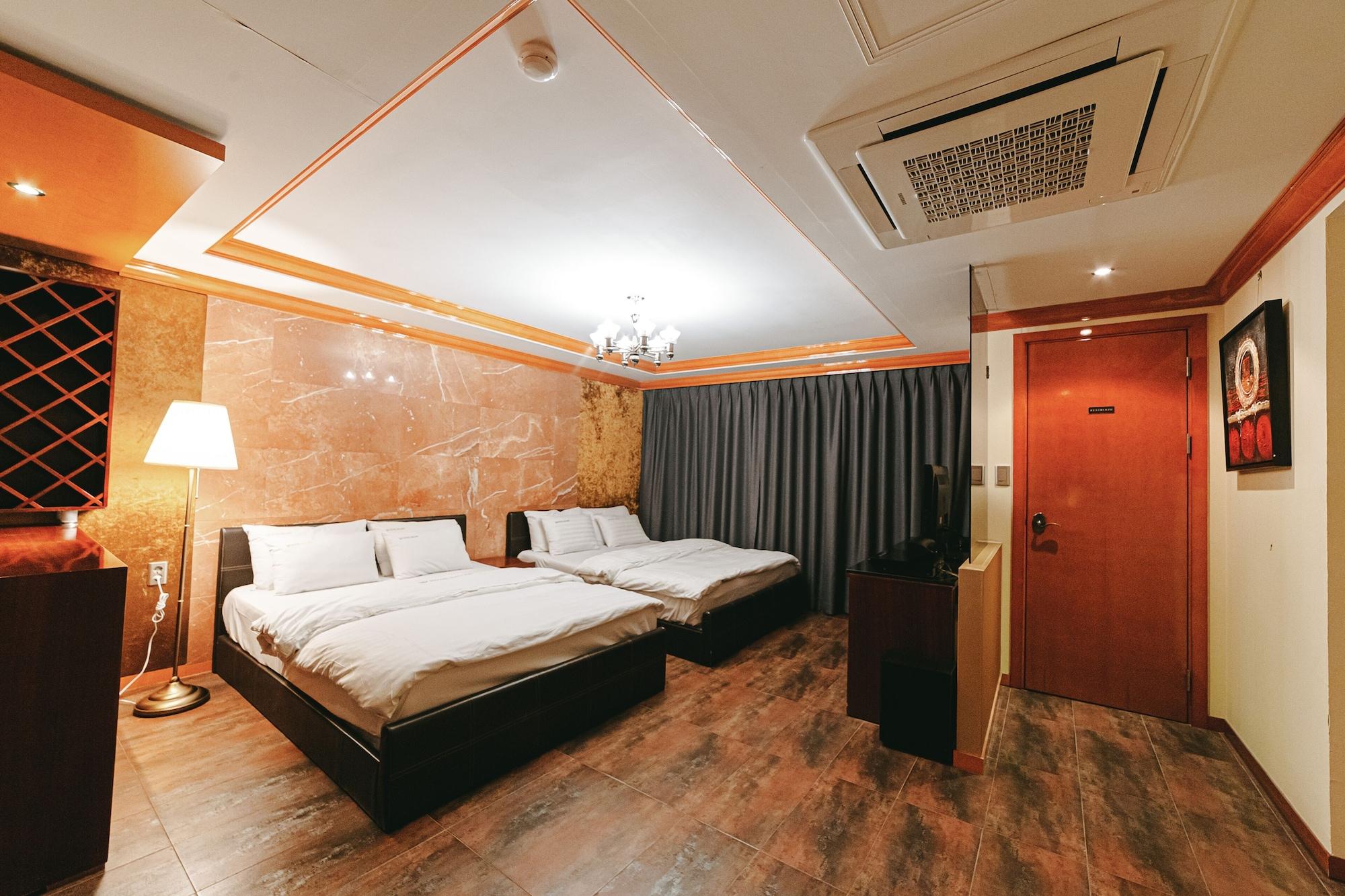 Gallery Tourist Hotel Tongyeong Ngoại thất bức ảnh