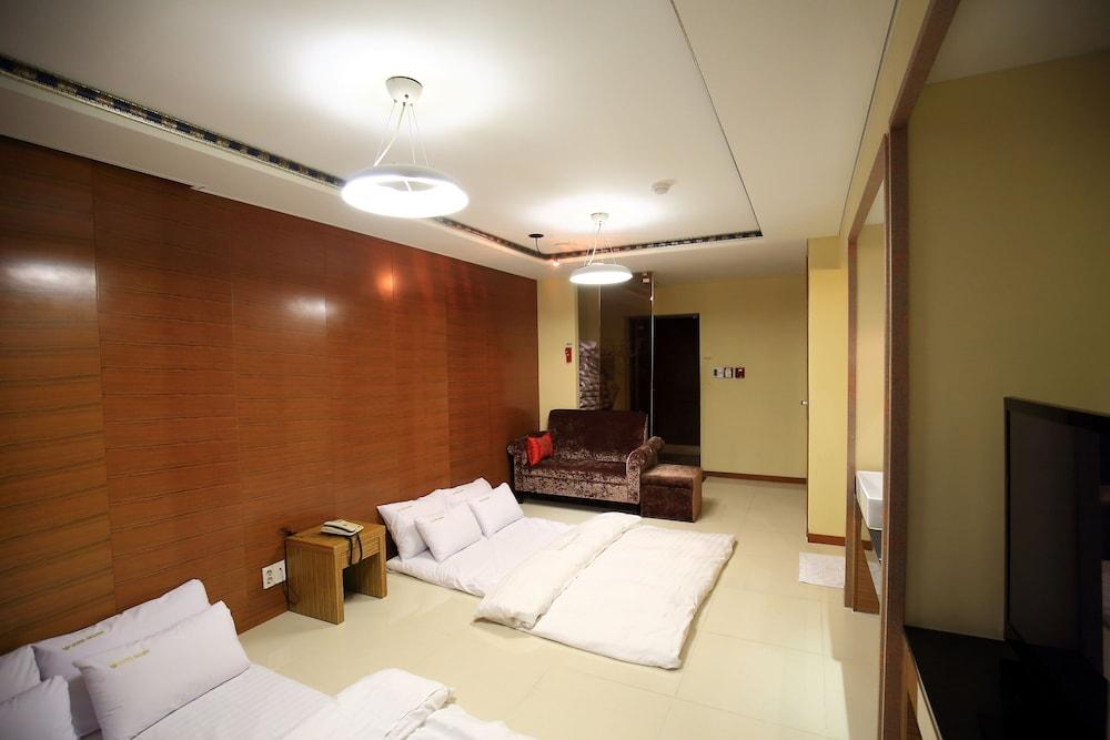 Gallery Tourist Hotel Tongyeong Ngoại thất bức ảnh