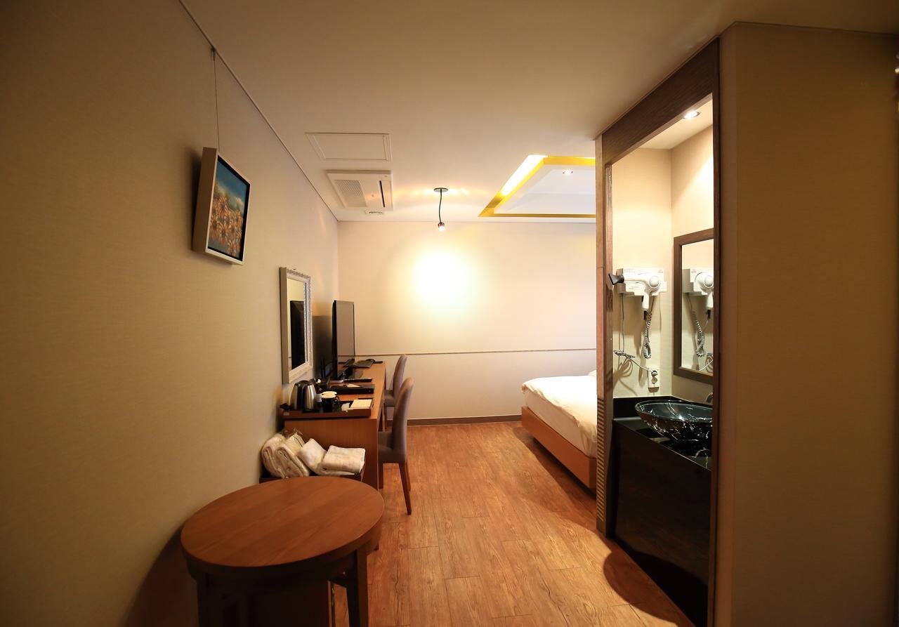 Gallery Tourist Hotel Tongyeong Ngoại thất bức ảnh